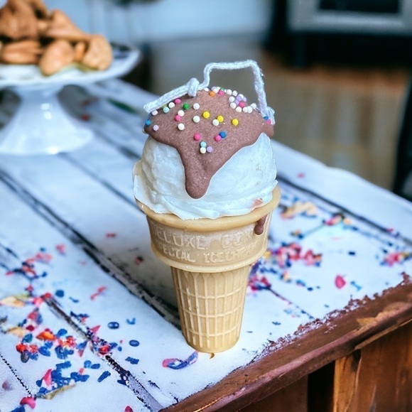 ⚠️SALE Candle /Handmade White Ice Cream Cone With Chocolate Drizzle SEND OFFERS - Picture 4 of 4